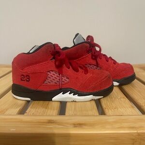 Jordan 5 Retro
Raging Bull Red (2021) (TD)
